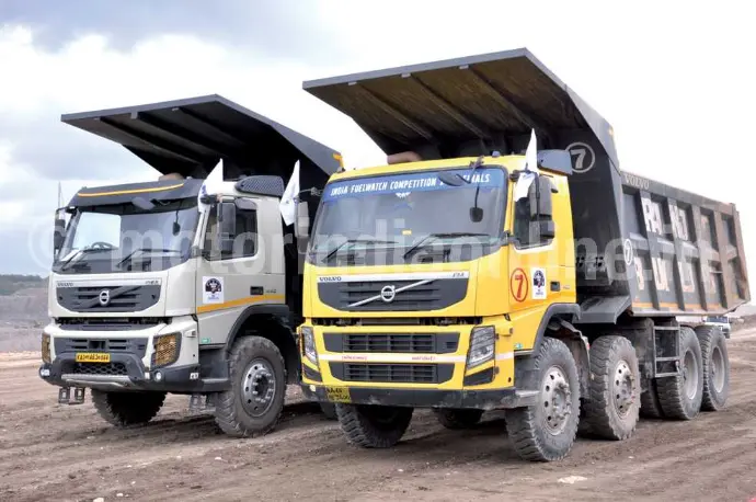 Laja Logistics Daily Transport Service Truck on Mumbai Gujarat Highway